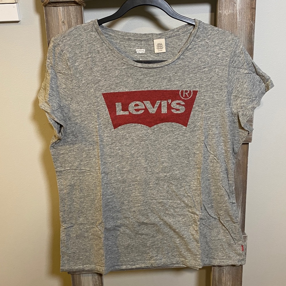 Iconic Levi’s Women’s Gray Batwing Logo Tee | Size XL